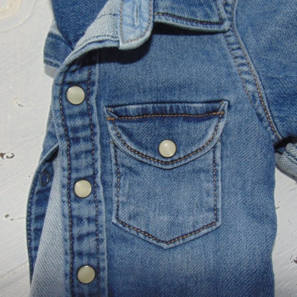 Baby Gap chambray button up shirt size 12/18 months - Picture 3 of 4